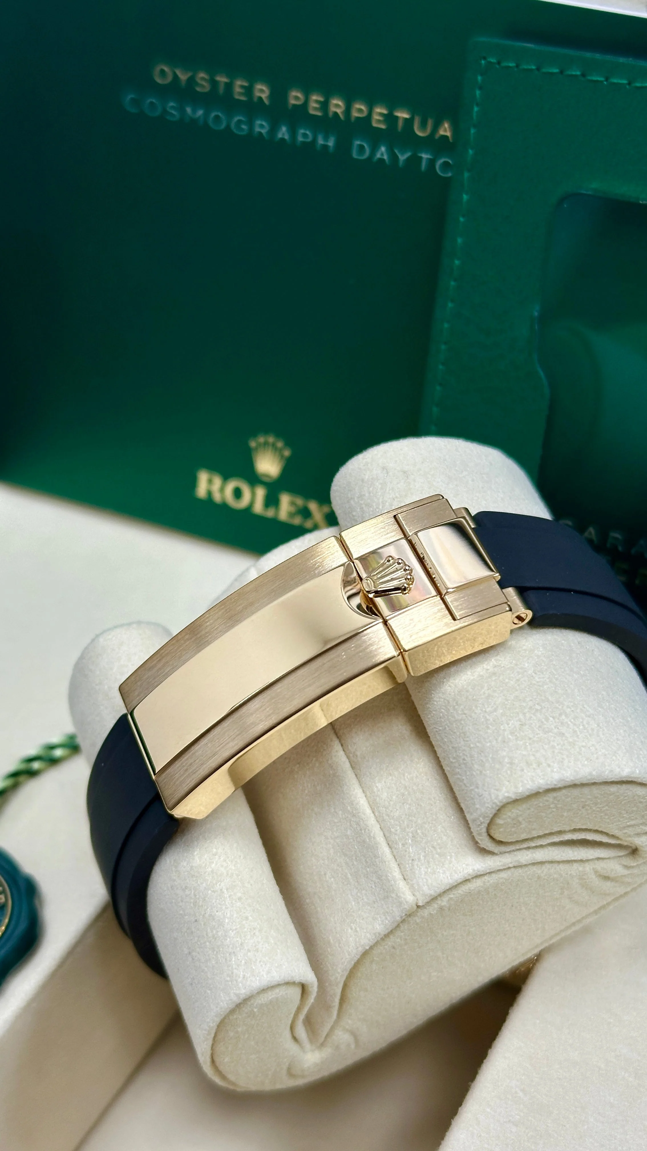 Rolex Cosmograph Daytona "Tiffany" 40mm Yellow Gold Turquoise Blue and Black Dial Black Ceramic Bezel Oysterflex 126518LN – New 2025 / 2026 - Image 5