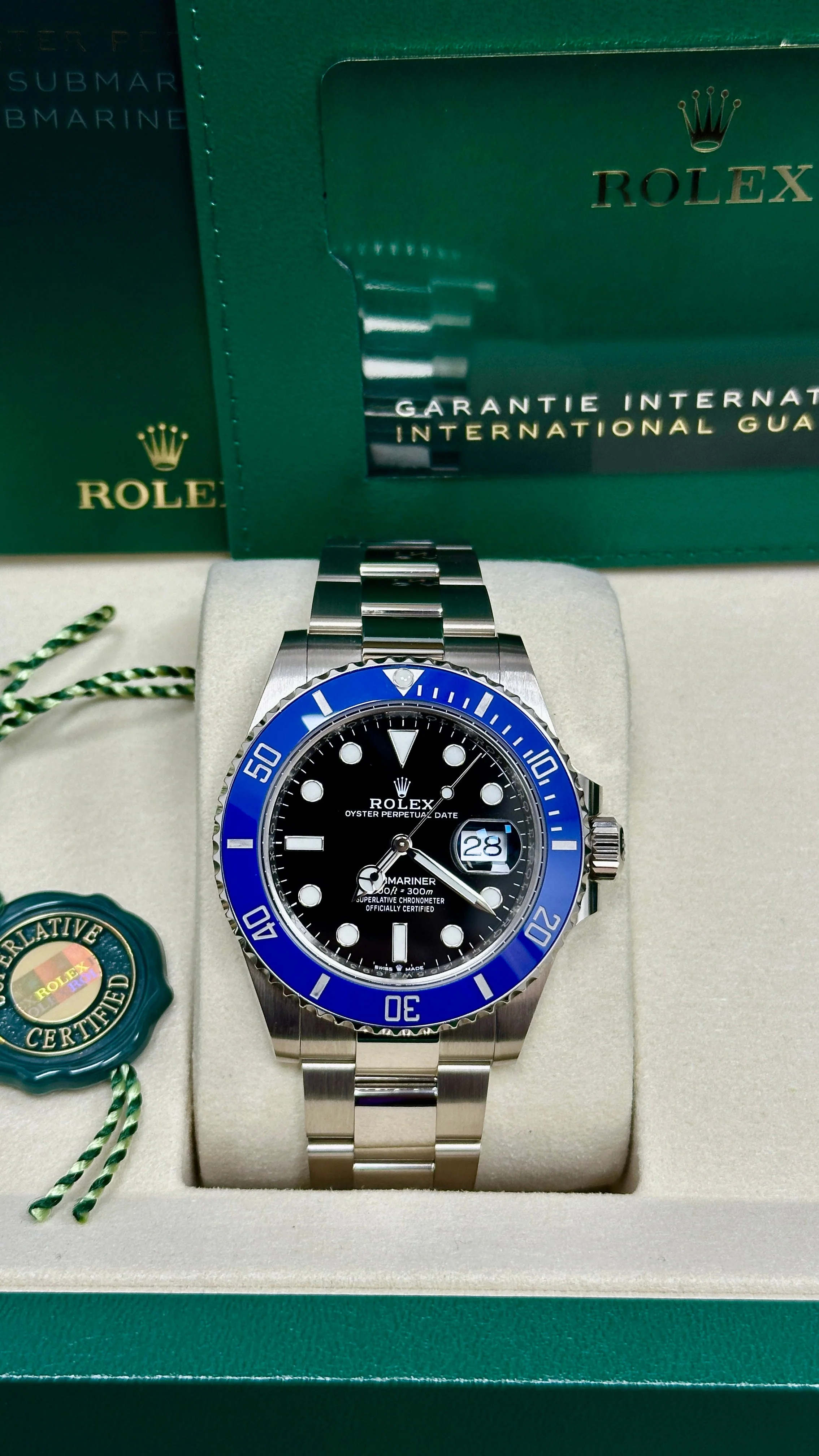 Rolex Submariner "Cookie Monster" 41mm White Gold Black Dial Blue Bezel 126619LB – New 2025 / 2026 - Image 3