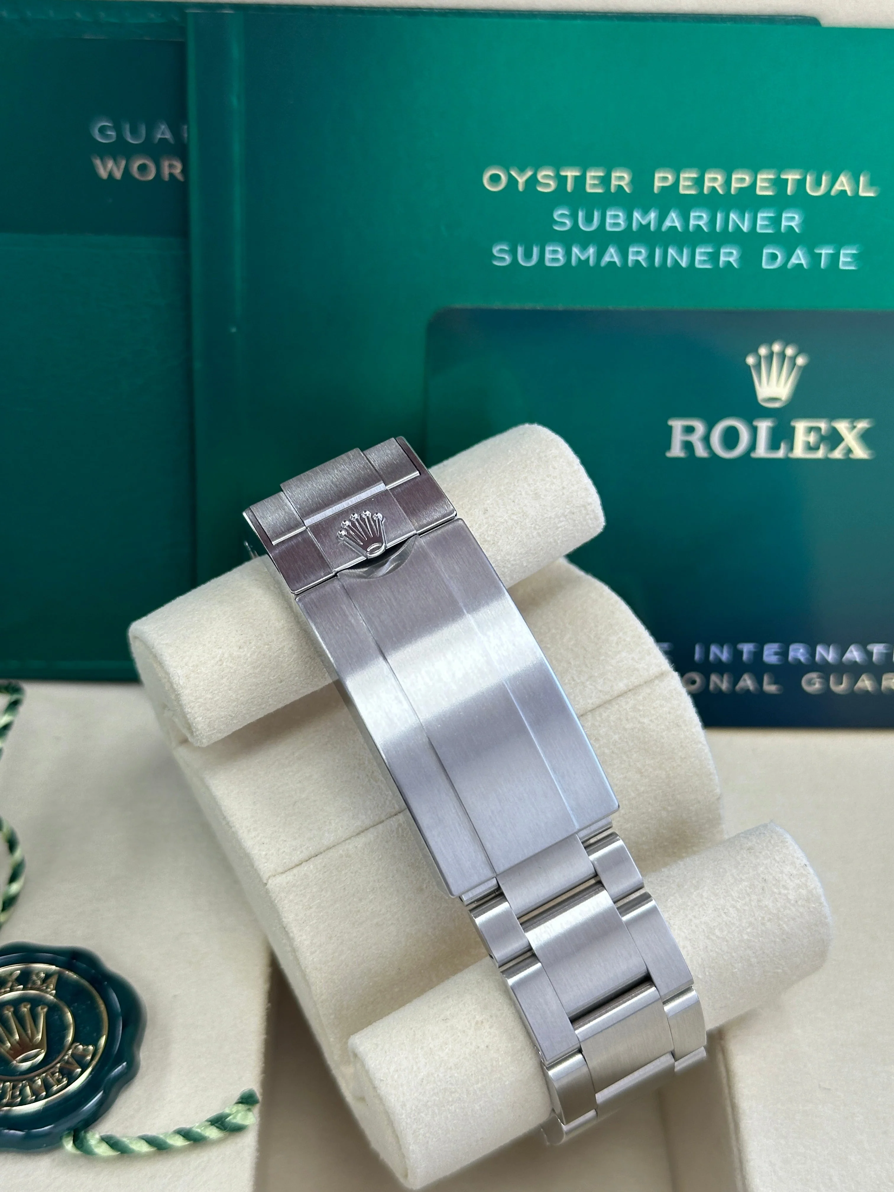 Rolex Submariner "Starbucks/Kermit" 41mm Black Dial Green Bezel 126610LV – New 2025 / 2026 - Image 5